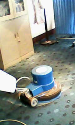 清洗地毯現(xiàn)場(chǎng)